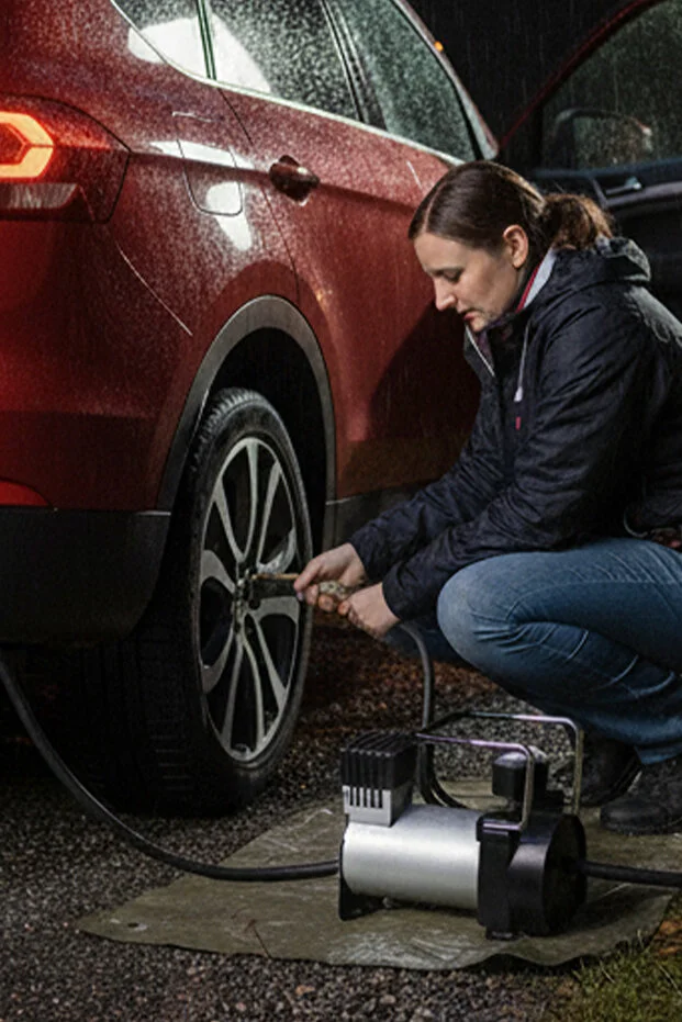 Taşınabilir Mini Kompresör 12V 120W - Araç Çakmak Girişli Lastik Şişirme Pompası (100 PSI)